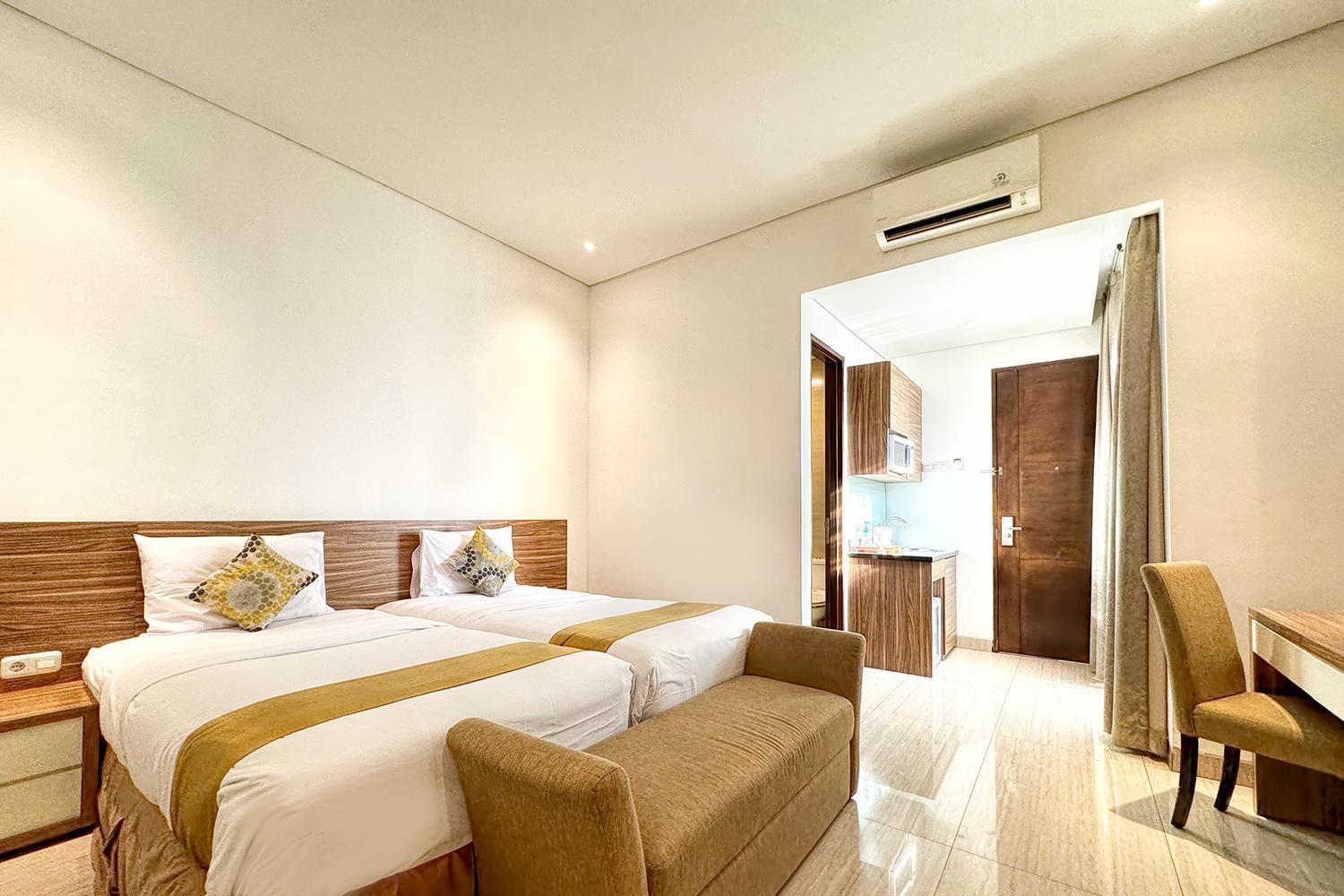 Business Double or Twin Suite,697717827:JPEG